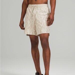 Lululemon Mens License To Train Linerless Shorts Size Large Style# M7AUKS
